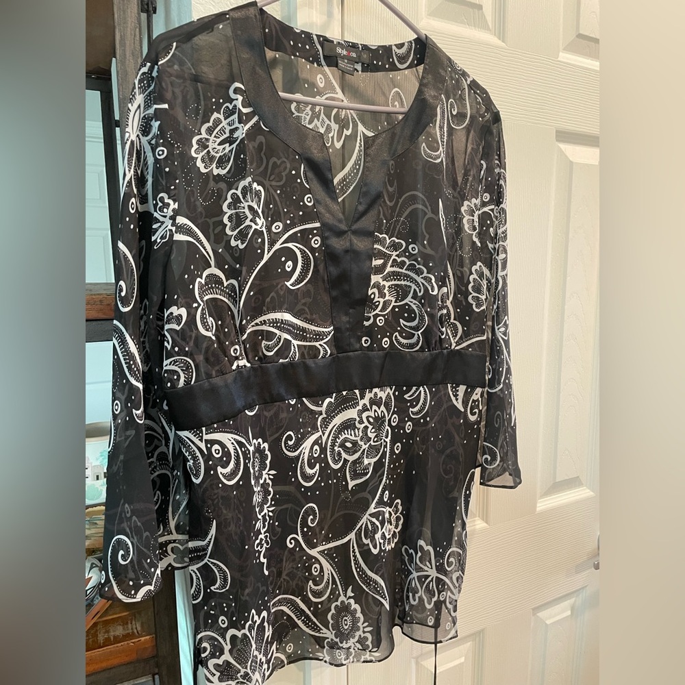 Style & co black white sheer
Floral kimono 1/2 Flare sleeve blouse Satin trim 18